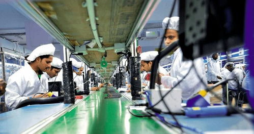 富士康工(gōng)廠(chǎng)再次停工(gōng),數(shù)百人(rén)被擡進醫(yī)院,1000多(duō)人(rén)堵門(mén)抗議(yì)